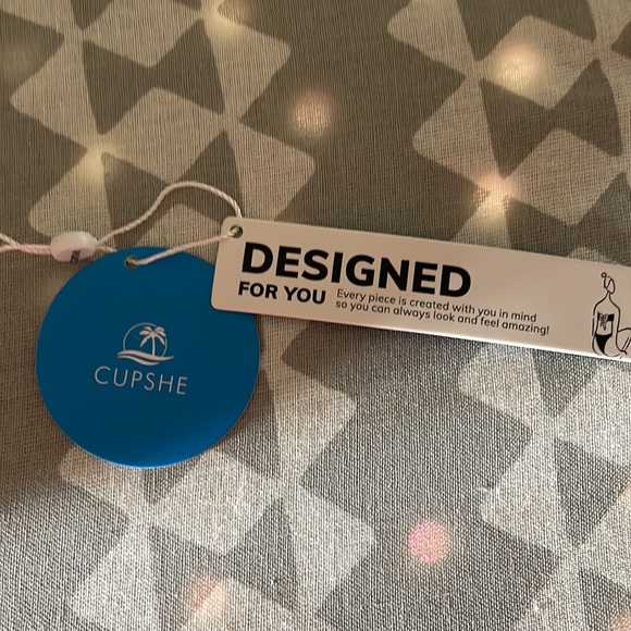 Cupshe size medium - Picture 3 of 3